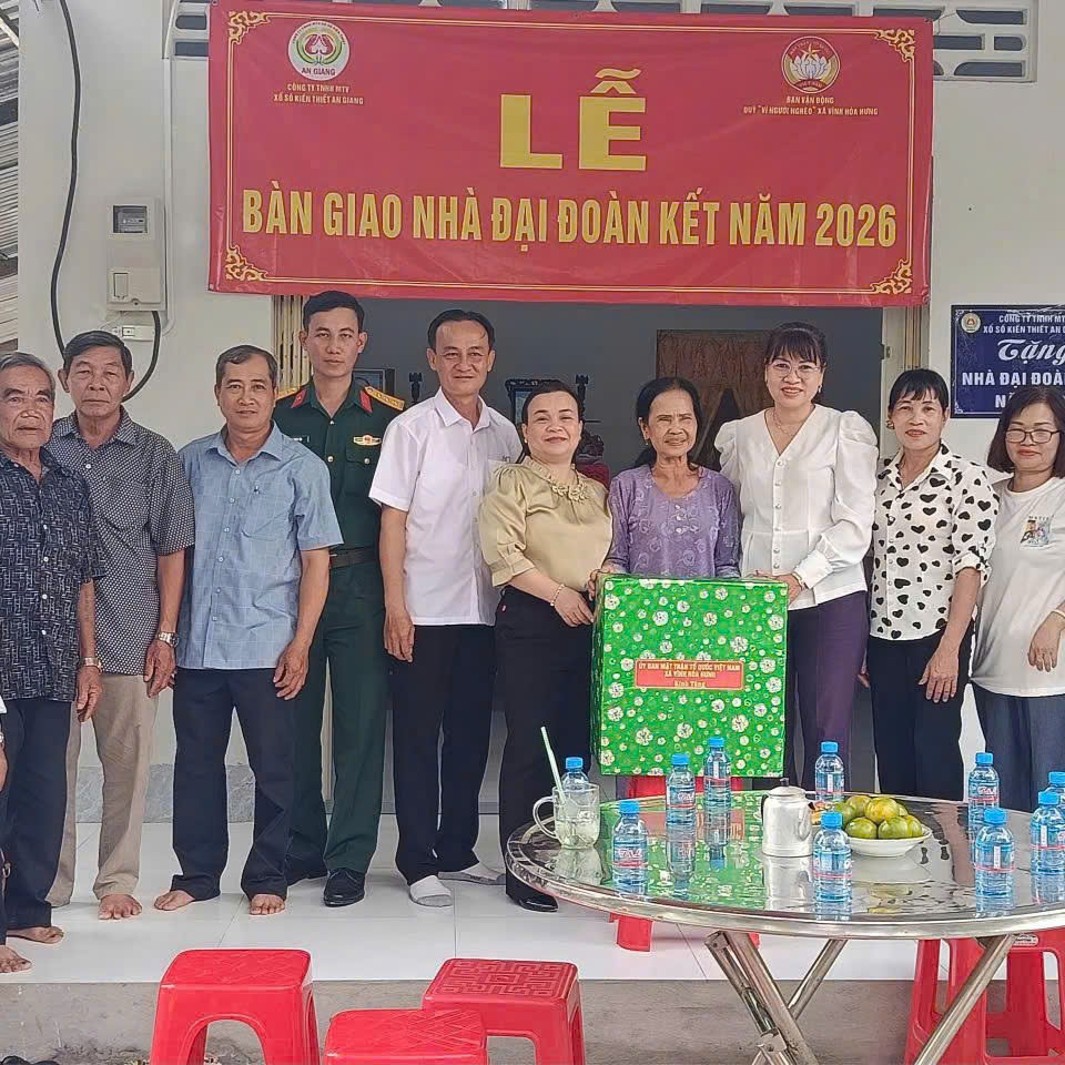 BÀN GIAO NHÀ ĐẠI ĐOÀN KẾT